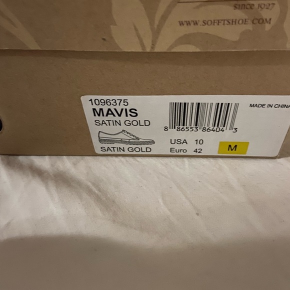 Gold shoes - Picture 3 of 5